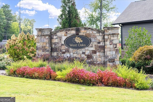 community / neighborhood sign featuring a lawn