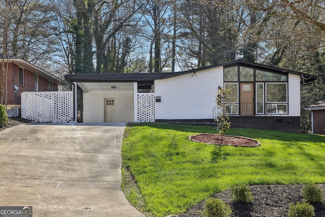 view of front of house with a front lawn and a carport