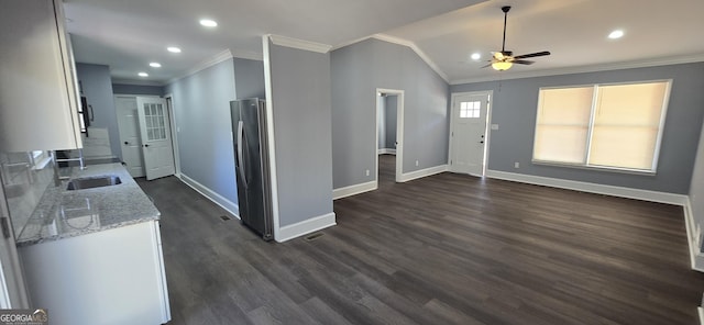 entryway featuring ceiling fan, sink, ornamental molding, and dark wood-type flooring