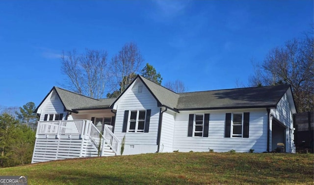 view of front facade with a front yard