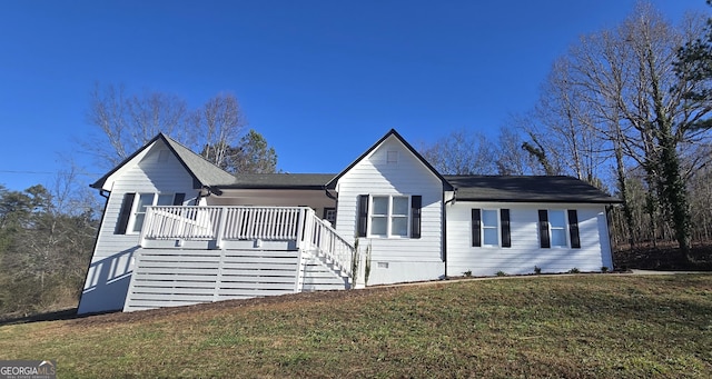 view of front of home featuring a front yard