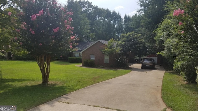 view of front of house with a front lawn