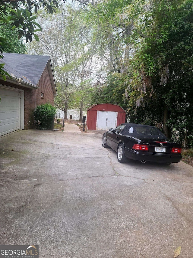 exterior space featuring a storage shed