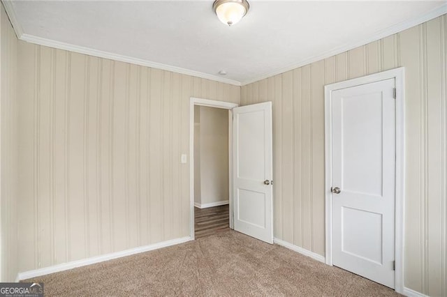 unfurnished bedroom with carpet flooring and crown molding