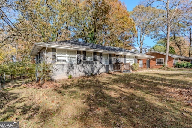 single story home with a front yard