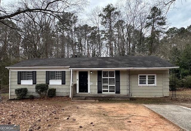 1471 Cedar Creek Ln, Riverdale, GA 30296 - ranch-style house featuring a porch