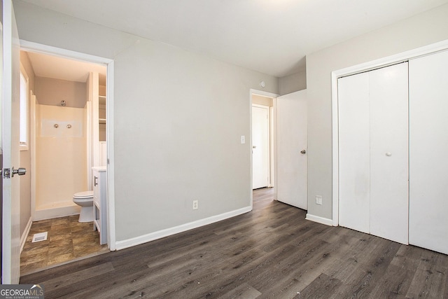 1471 Cedar Creek Ln, Riverdale, GA 30296 - unfurnished bedroom with dark wood finished floors, a closet, and ensuite bath