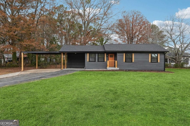 view of front of house featuring a carport and a front lawn