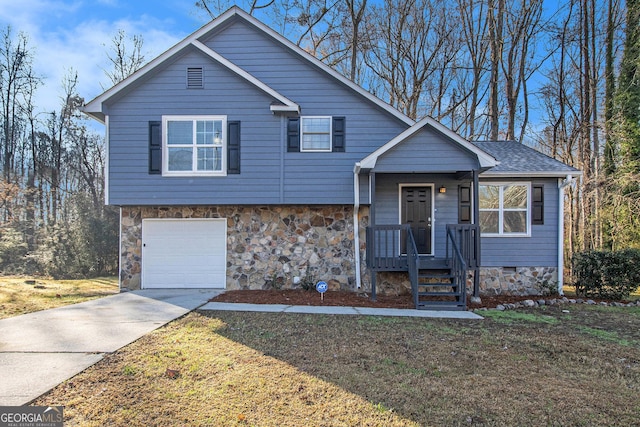 view of front of home featuring a garage and a front yard