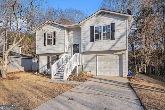 view of front facade featuring a garage