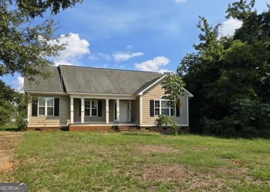 view of front of property featuring a front lawn and covered porch