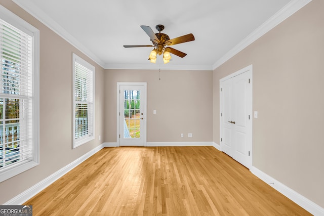 unfurnished room featuring light hardwood / wood-style flooring, ceiling fan, and crown molding