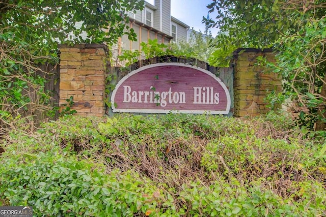 view of community / neighborhood sign