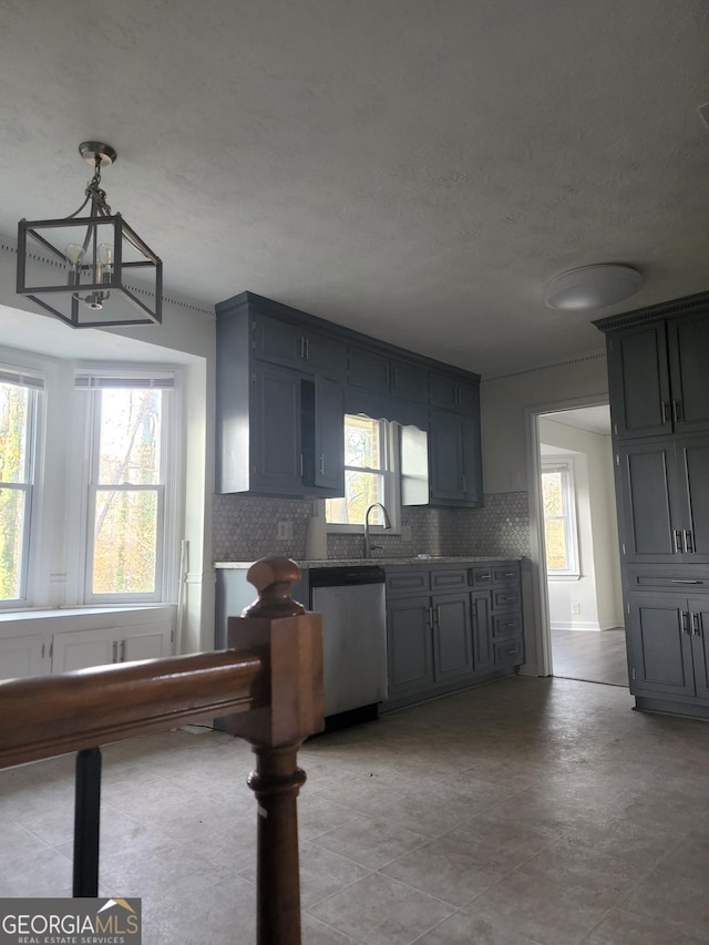 kitchen with pendant lighting, an inviting chandelier, sink, decorative backsplash, and gray cabinets