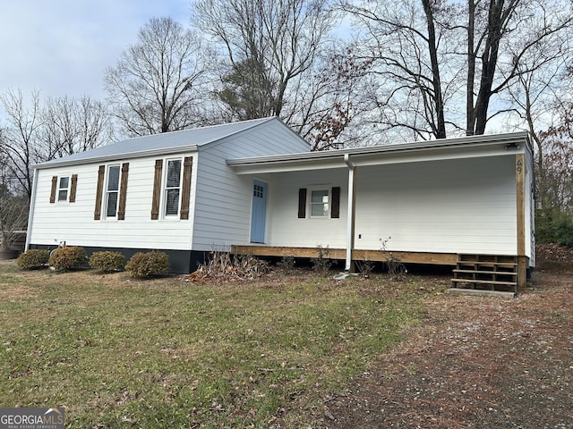 view of front of house with a front lawn