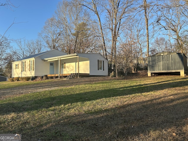 view of front of home with a front lawn