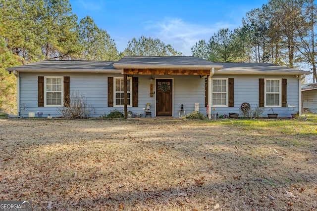 single story home with a front yard