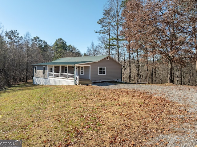 ranch-style home featuring a front yard and a porch