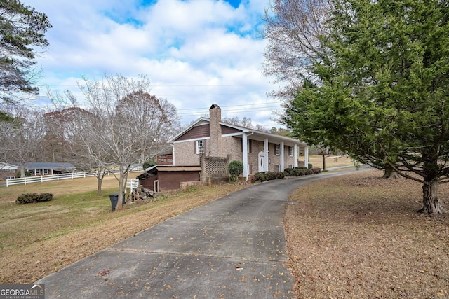 view of front of house with a front yard