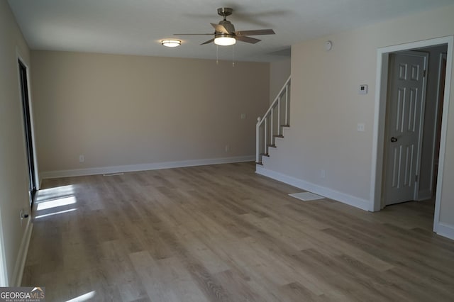 unfurnished room featuring light hardwood / wood-style floors and ceiling fan