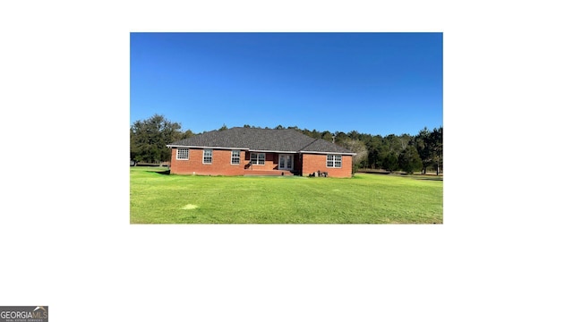 view of front of house featuring a front yard