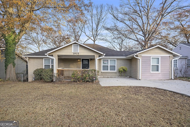 ranch-style home featuring covered porch