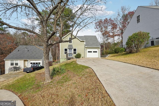 view of front facade featuring a front yard and a garage