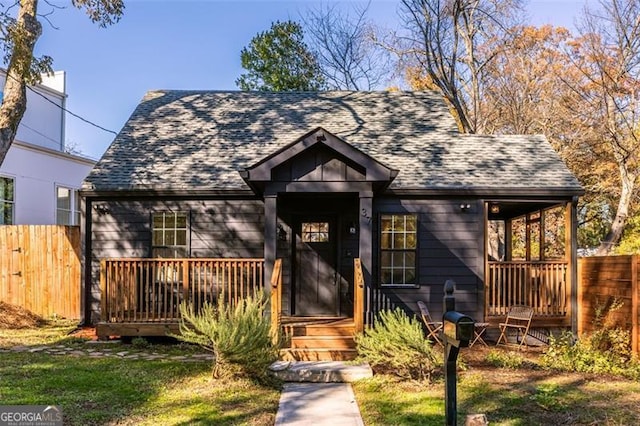 bungalow-style house featuring a front lawn