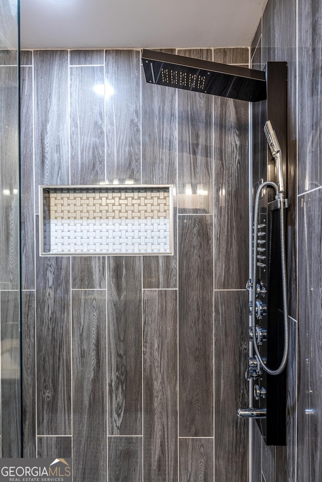 details featuring walk in shower