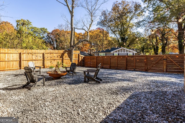 view of yard featuring a fire pit