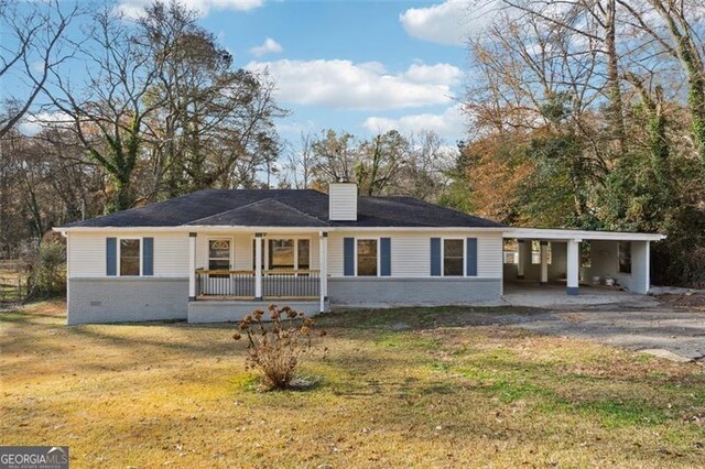 single story home featuring a carport, a porch, and a front yard