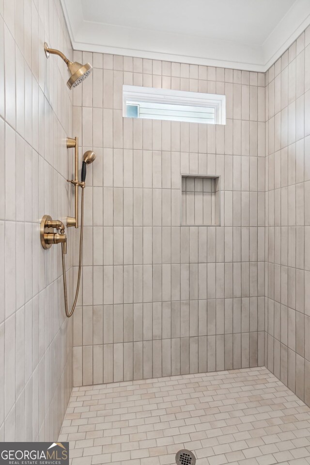 laundry area with electric dryer hookup and cabinets