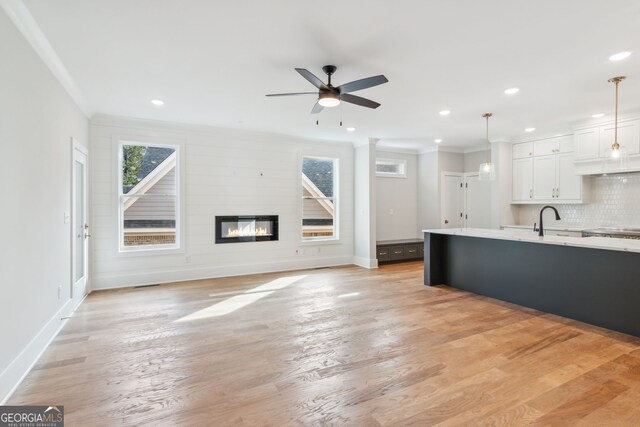 bathroom featuring ornamental molding, tiled shower, hardwood / wood-style floors, and vanity