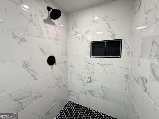 bathroom featuring tiled shower