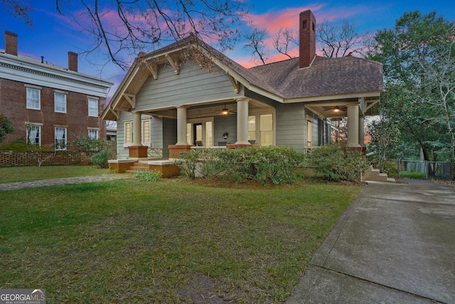 view of front of property featuring a porch, a yard, and ceiling fan