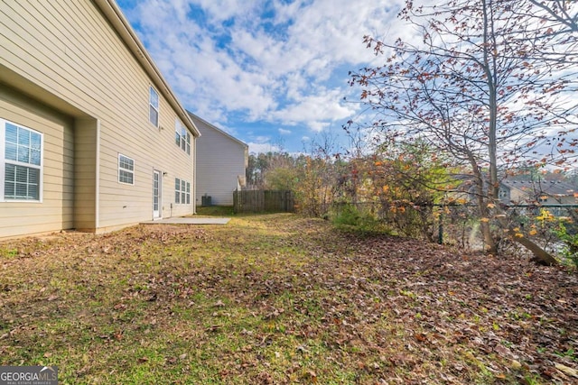 view of yard with a patio area