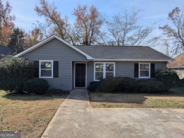 single story home featuring a front lawn