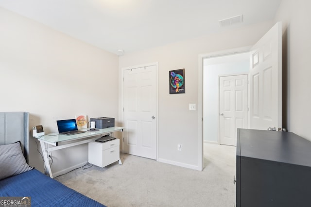 view of carpeted bedroom