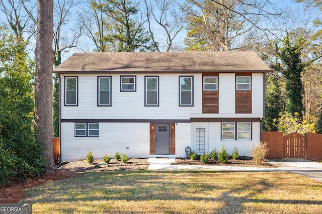 view of front of property with a front lawn