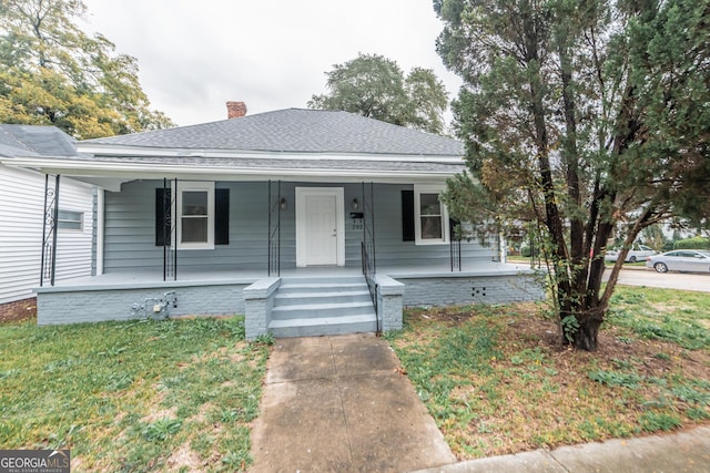 bungalow featuring a front lawn and covered porch