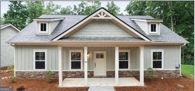 view of front of house featuring a porch