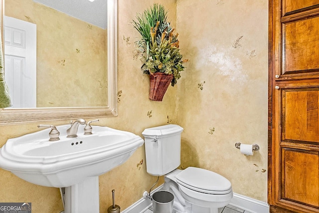 bathroom featuring sink, a textured ceiling, and toilet