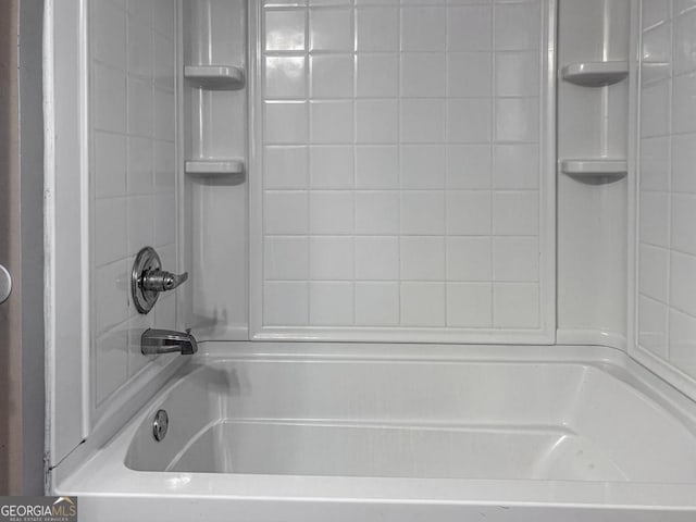 bathroom featuring tiled shower / bath combo