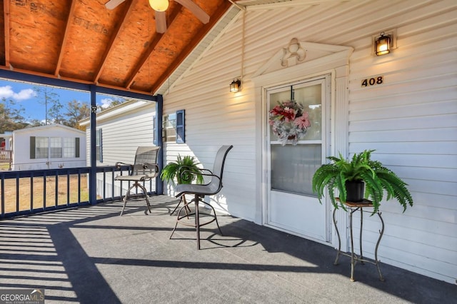 sunroom / solarium with vaulted ceiling and ceiling fan