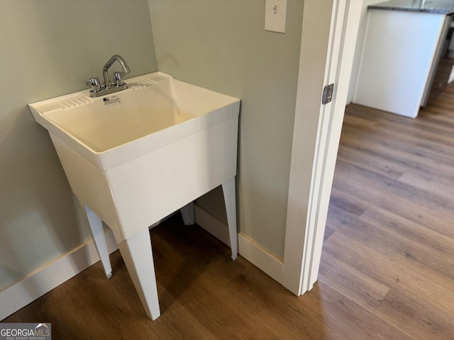 laundry area with sink and hardwood / wood-style flooring