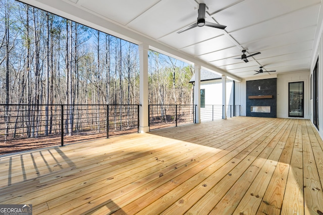 deck with ceiling fan