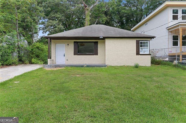 view of front of home with a front lawn