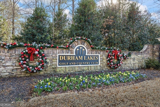 view of community / neighborhood sign