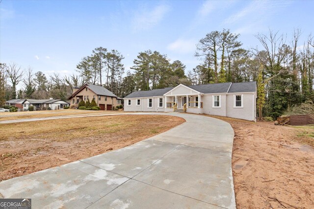 ranch-style home featuring a porch