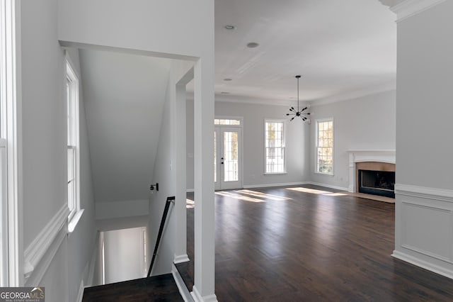 entryway featuring a notable chandelier, dark hardwood / wood-style floors, and crown molding